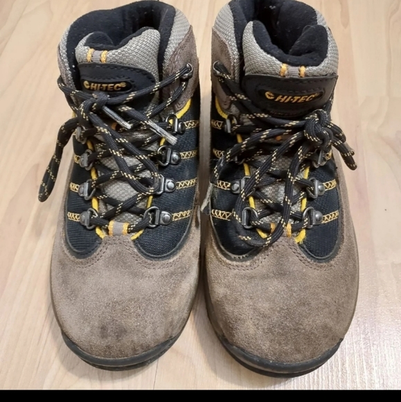 Hi-Tec waterproof boots - child's size 4 - Picture 3 of 11